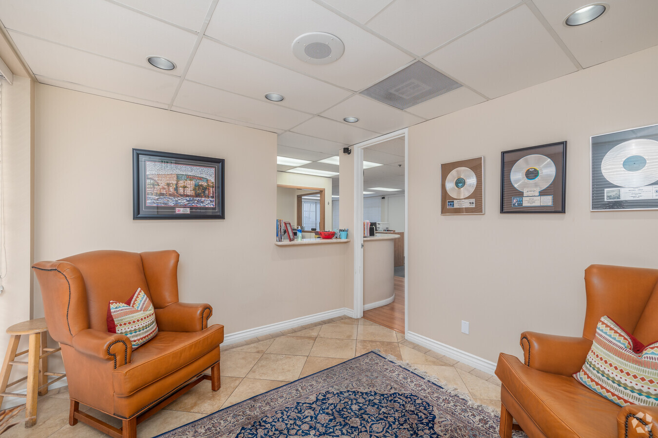 2200 Pacific Coast Hwy, Hermosa Beach, CA 90254 - Lot 211 -  - Photo intérieure - Image 1 of 6
