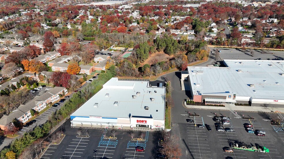 5147-5151 Sunrise Hwy, Bohemia, NY à louer - Vidéo sur l’annonce professionnelle – Image 2 sur 15