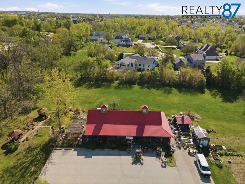 495 Miller Rd, Hiawatha, IA à vendre - Photo de l’immeuble – Image 2 sur 26