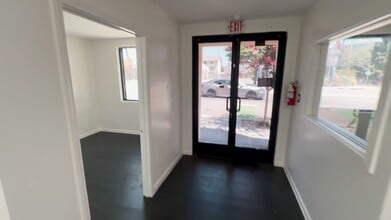 8805-8811 Reseda Blvd, Northridge, CA à louer - Vidéo sur l’annonce professionnelle