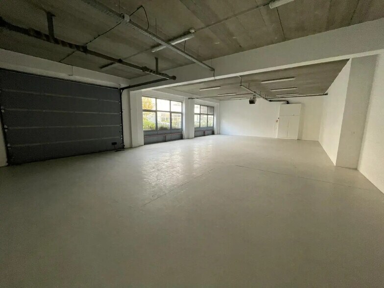 Local d’activités dans Roissy-en-France à louer - Photo de l’immeuble – Image 3 sur 5