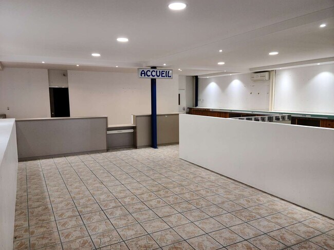 Plus de détails pour 24 Avenue Vauban, Livry-Gargan - Local d'activités à louer