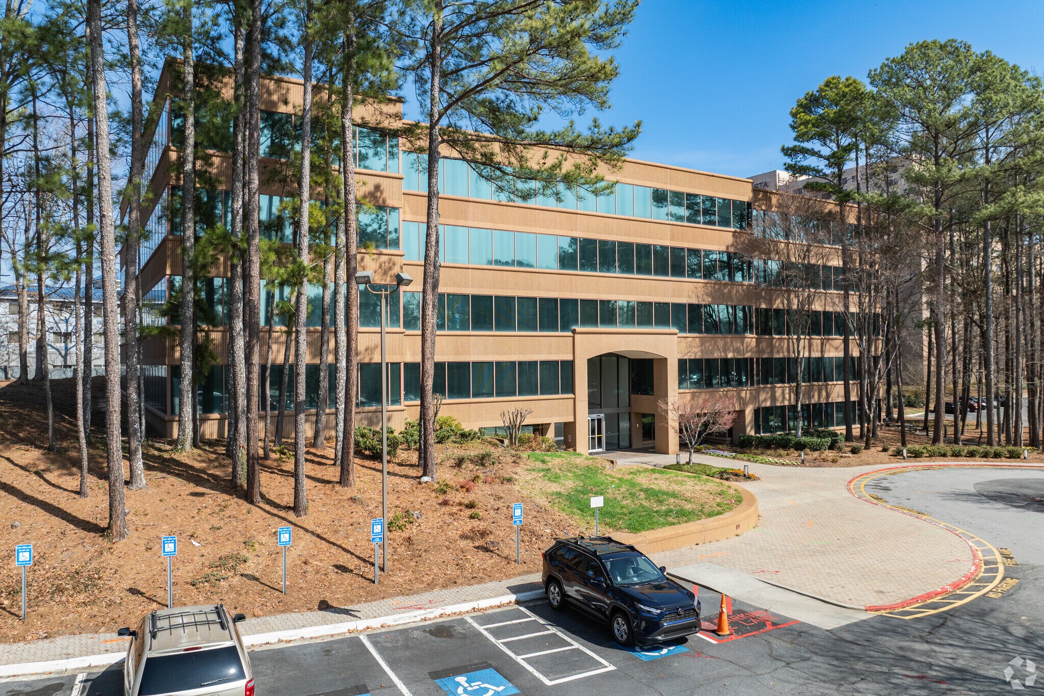 3675 Crestwood Pkwy NW, Duluth, GA à louer Photo principale– Image 1 sur 21