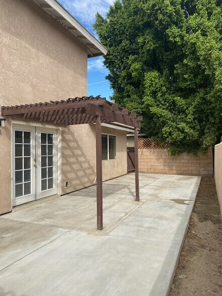 33410 Campus Ln, Cathedral City, CA à vendre - Photo de l’immeuble – Image 2 sur 13