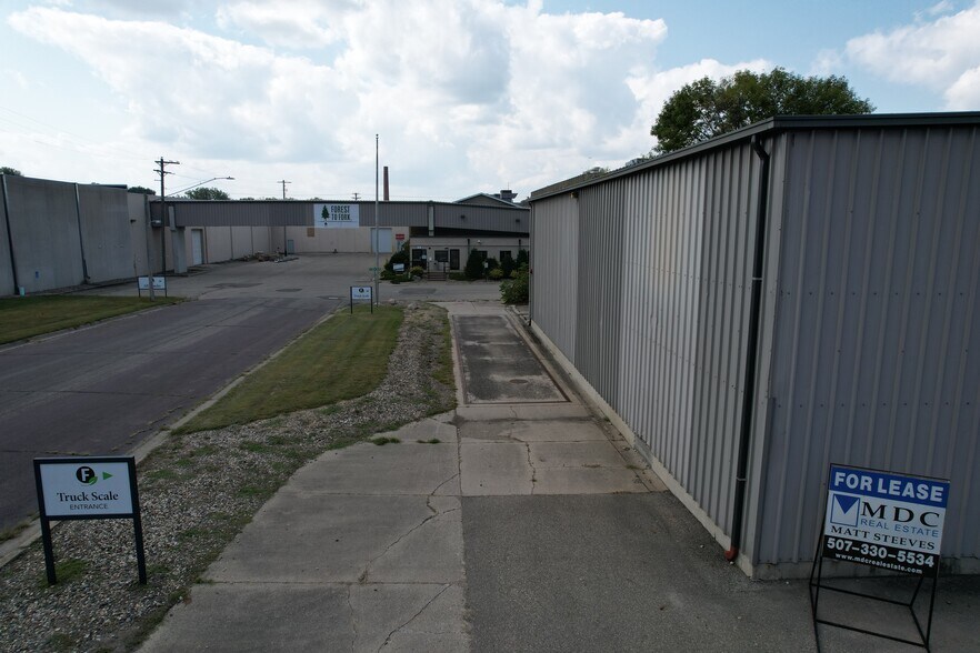 128 15th St NW, Faribault, MN à louer - Photo de l’immeuble – Image 3 sur 17