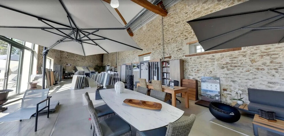 Local commercial dans Coignières à vendre - Photo de l’immeuble – Image 1 sur 13