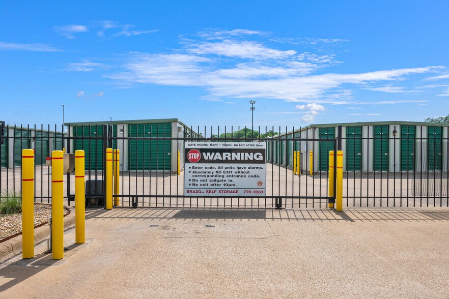 1079 N Earl Rudder Fwy, Bryan, TX à vendre - Photo de l’immeuble – Image 3 sur 5