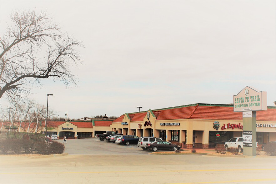 609 E Young Ave, Warrensburg, MO à louer - Photo de l’immeuble – Image 2 sur 3