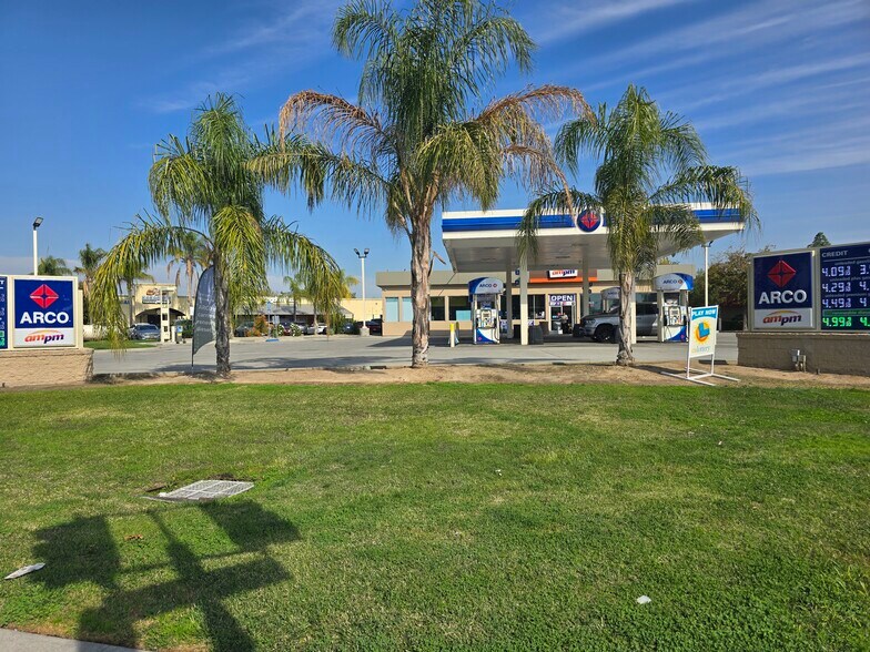 1020 E Shaw Ave, Fresno, CA à vendre - Photo de l’immeuble – Image 2 sur 18