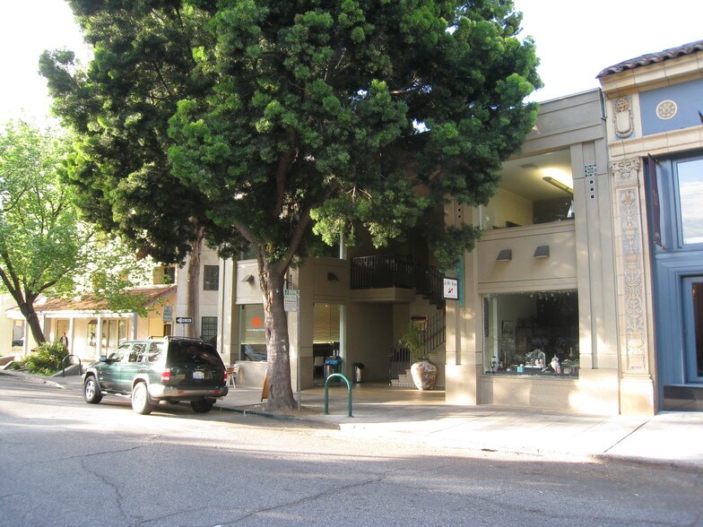 644 Emerson St, Palo Alto, CA à louer - Photo de l’immeuble – Image 2 sur 8