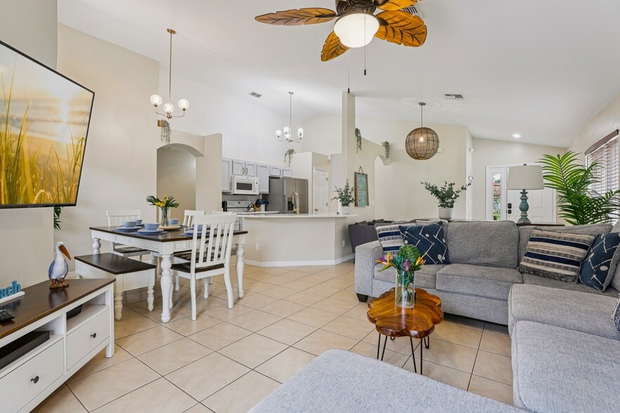 136 Rosso Dr, Davenport, FL à vendre - Photo de l’immeuble – Image 3 sur 41