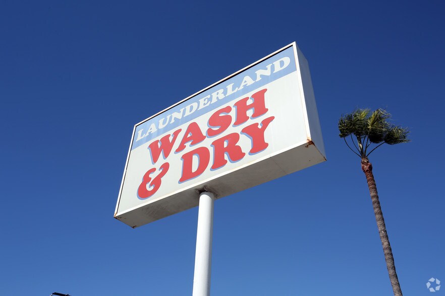 10727 Crenshaw Blvd, Inglewood, CA à louer - Photo de l’immeuble – Image 2 sur 4