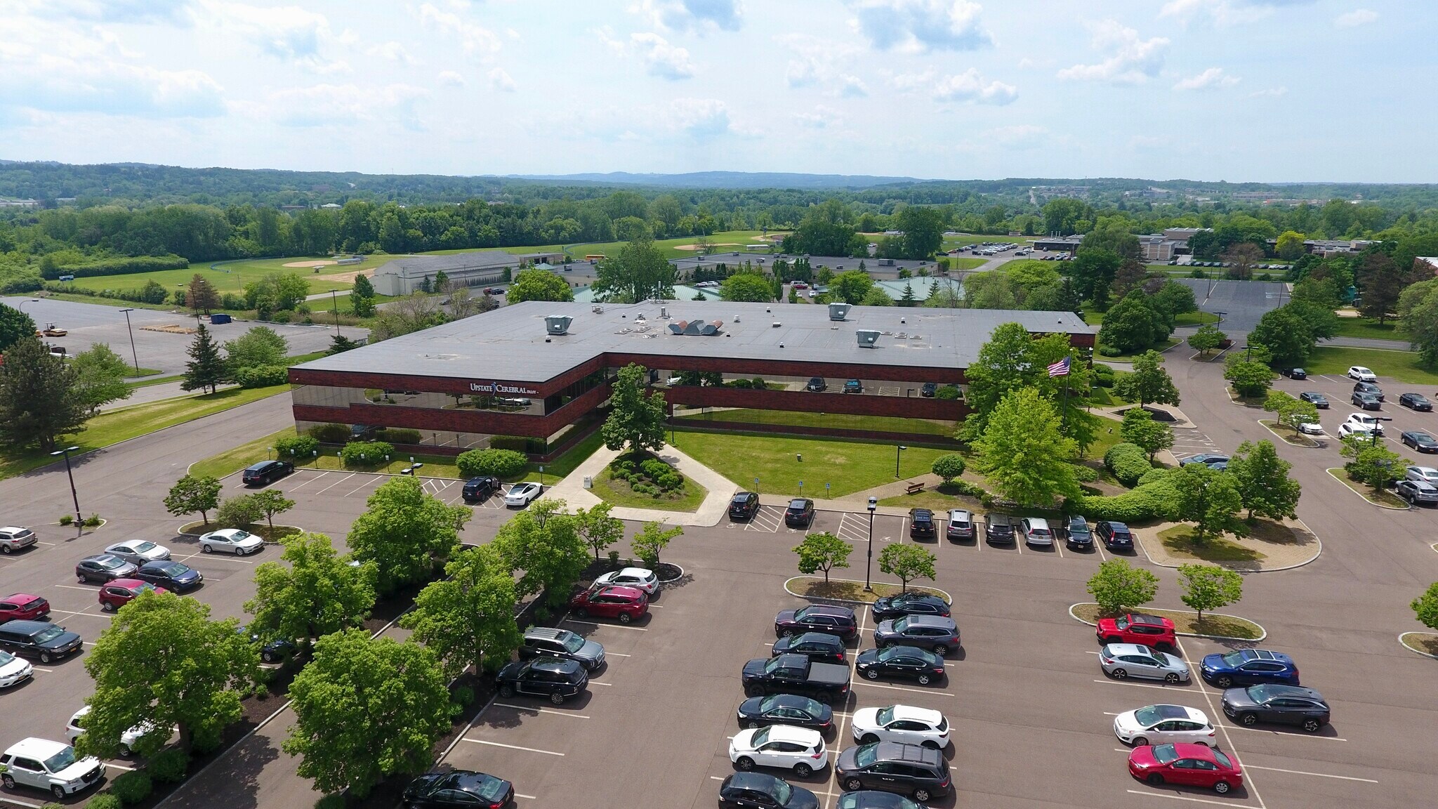 125 Business Park Dr, Utica, NY à louer Photo de l’immeuble– Image 1 sur 3