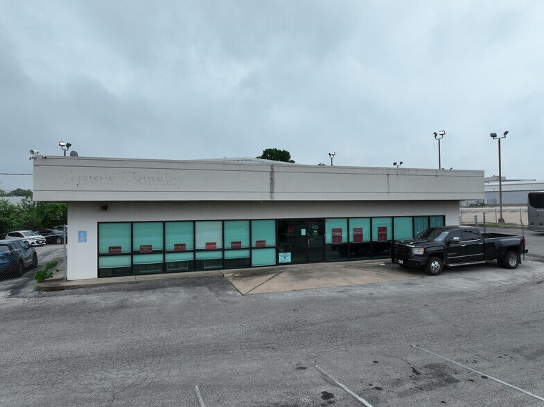 6415 E US HWY 290, Austin, TX à louer - Photo de l’immeuble – Image 1 sur 15