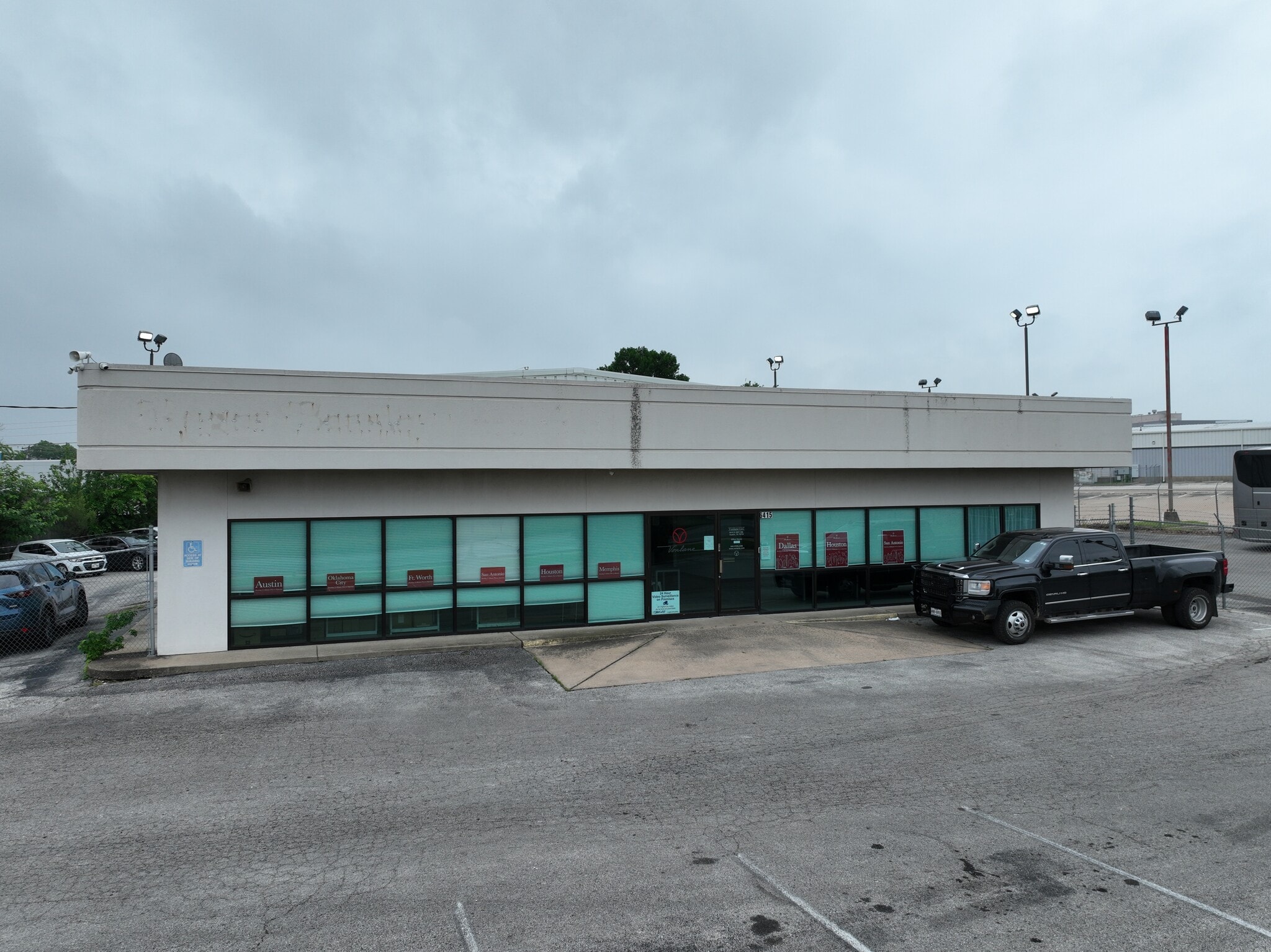 6415 E US HWY 290, Austin, TX à louer Photo de l’immeuble– Image 1 sur 15