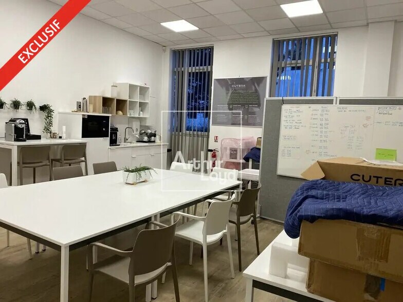 Bureau dans Lieusaint à louer - Photo de l’immeuble – Image 2 sur 7