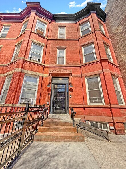 907 Jefferson Ave, Brooklyn, NY à vendre - Photo principale – Image 1 sur 40