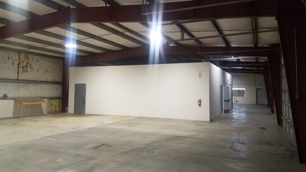1125 NE Salem Industrial Dr, Salem, OR à louer - Photo de l’immeuble – Image 3 sur 7