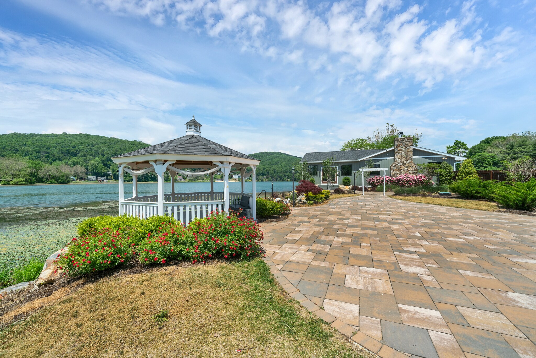 11 Lakeside Dr E, Belvidere, NJ à vendre Photo principale– Image 1 sur 18