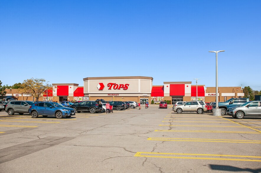 3980 Maple Rd, Amherst, NY à vendre - Photo de l’immeuble – Image 2 sur 4