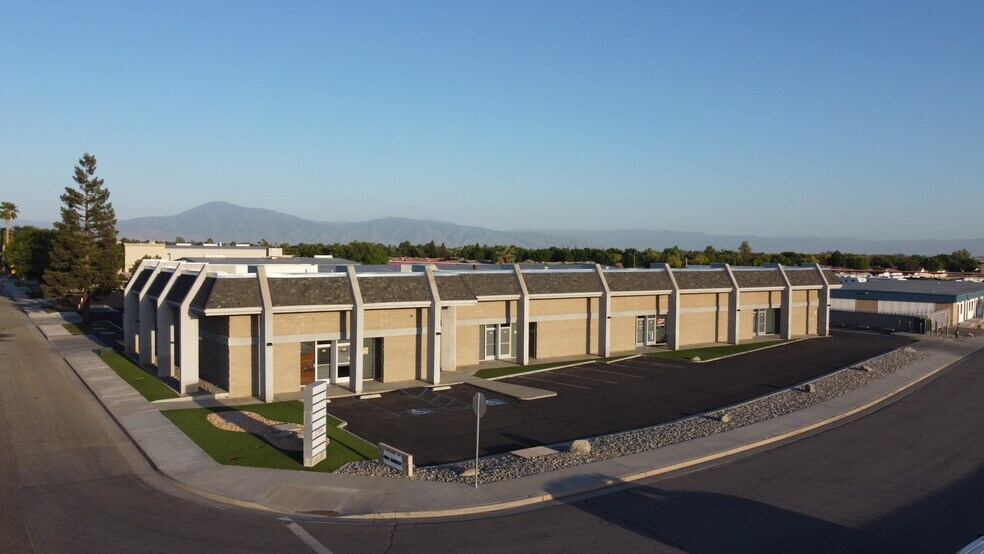 4601 Kimber Ave, Bakersfield, CA à louer - Photo principale – Image 1 sur 13