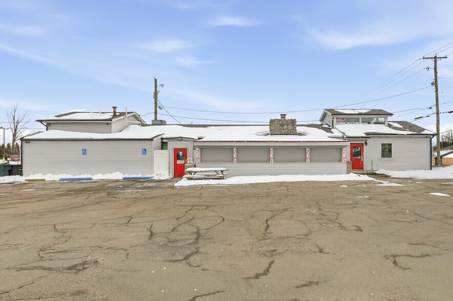 3823 N Broadway Ave, Muncie, IN à vendre - Photo de l’immeuble – Image 2 sur 13