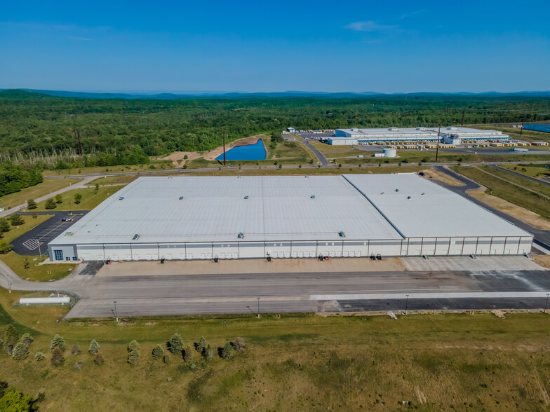 100 First Ave, Gouldsboro, PA à louer - Photo de l’immeuble – Image 3 sur 8