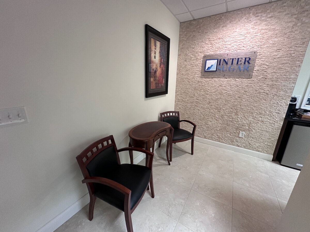 6735 Conroy Windermere Rd, Orlando, FL 32835 - Lot 404 -  - Photo intérieure - Image 1 of 6