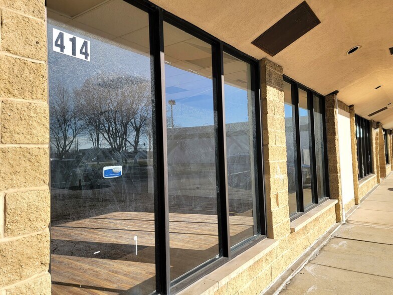 410-416 W Higgins Rd, Schaumburg, IL à louer - Photo de l’immeuble – Image 3 sur 16