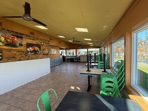 4776 Lake Ave, Rochester, NY à louer Photo intérieure– Image 2 sur 4