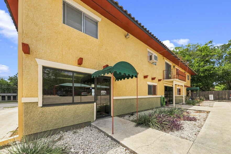 1131 Babcock Rd, San Antonio, TX à vendre - Photo de l’immeuble – Image 3 sur 25