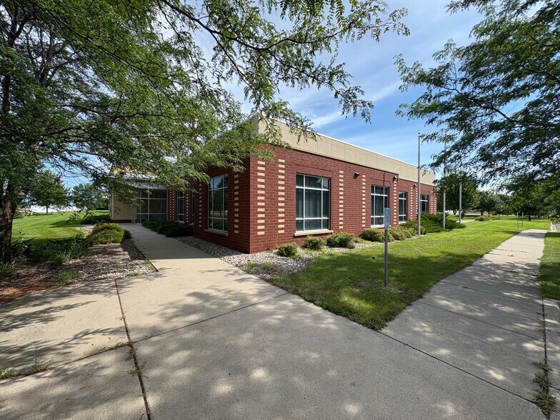 1500 US 59, Marshall, MN à vendre - Photo de l’immeuble – Image 2 sur 4