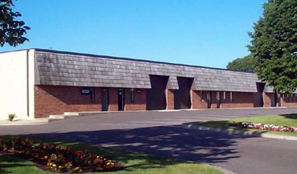 7251-7281 Commerce Cir E, Fridley, MN à louer - Photo de l’immeuble – Image 2 sur 4