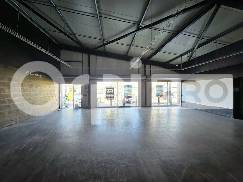 Local commercial dans Tinqueux à louer - Photo intérieure – Image 2 sur 6