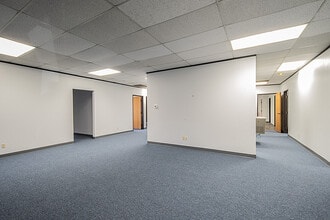 1611 N Interstate 35E, Carrollton, TX à louer Photo intérieure– Image 1 sur 9