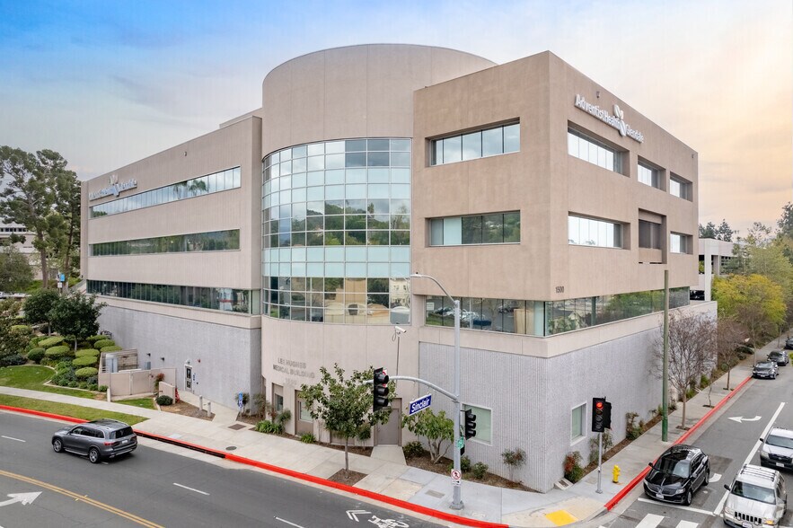 1500 E Chevy Chase Dr, Glendale, CA à louer - Photo principale – Image 1 sur 7
