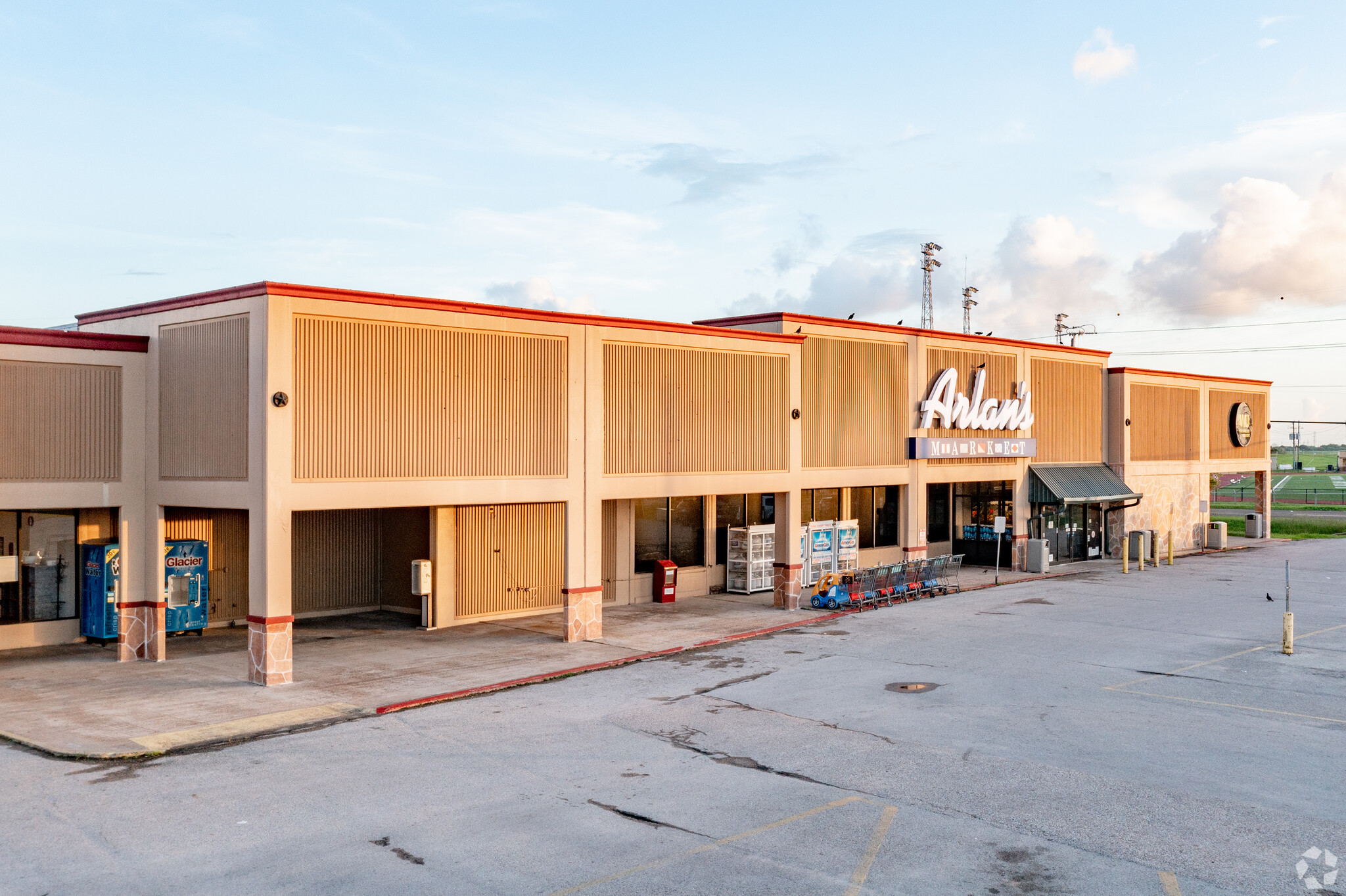 301-327 S Brazosport Blvd, Freeport, TX à louer Photo de l’immeuble– Image 1 sur 18