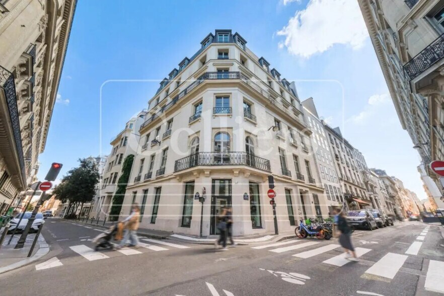 31-33 Rue De Provence, Paris à louer - Photo de l’immeuble – Image 2 sur 9