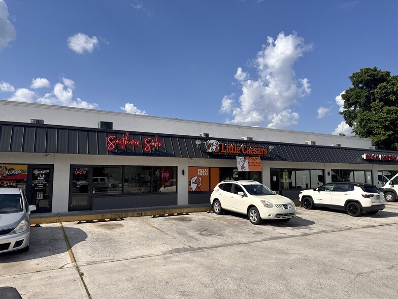 560 NE Pine Island Rd, North Fort Myers, FL à louer - Photo de l’immeuble – Image 2 sur 7