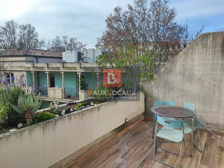 Bureau dans Arles à vendre - Photo de l’immeuble – Image 3 sur 6