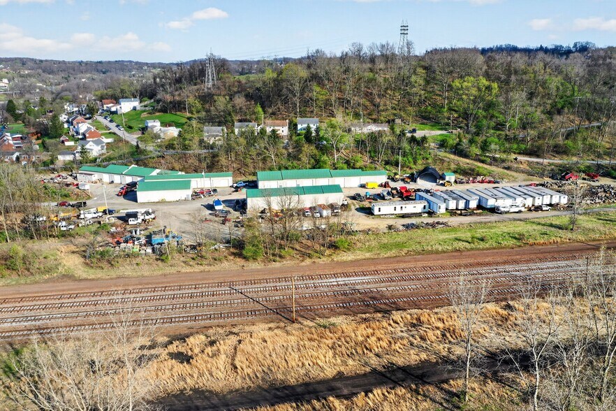 600 Railroad St, Penn Hills, PA à vendre - Photo de l’immeuble – Image 2 sur 18