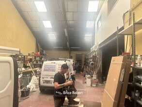 Bureau dans Vaulx-en-Velin à louer Photo de l’immeuble– Image 1 sur 3