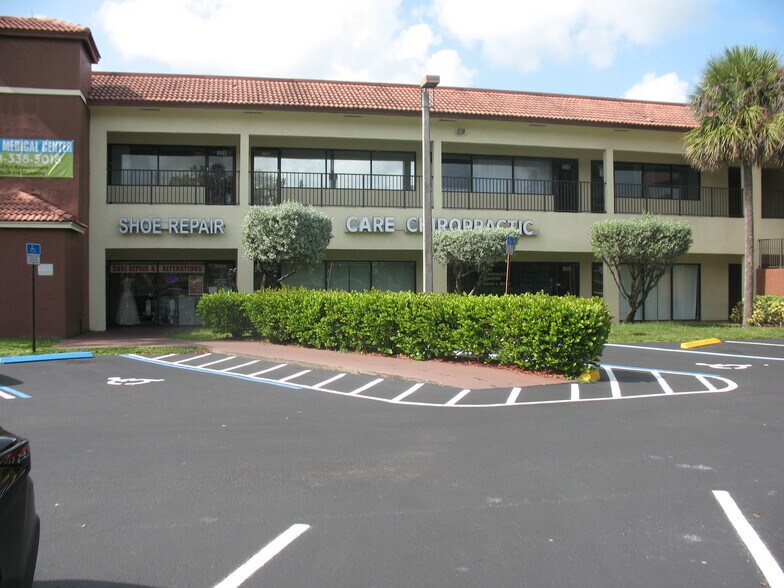 8001-8085 W McNab Rd, Tamarac, FL à louer - Photo de l’immeuble – Image 2 sur 12