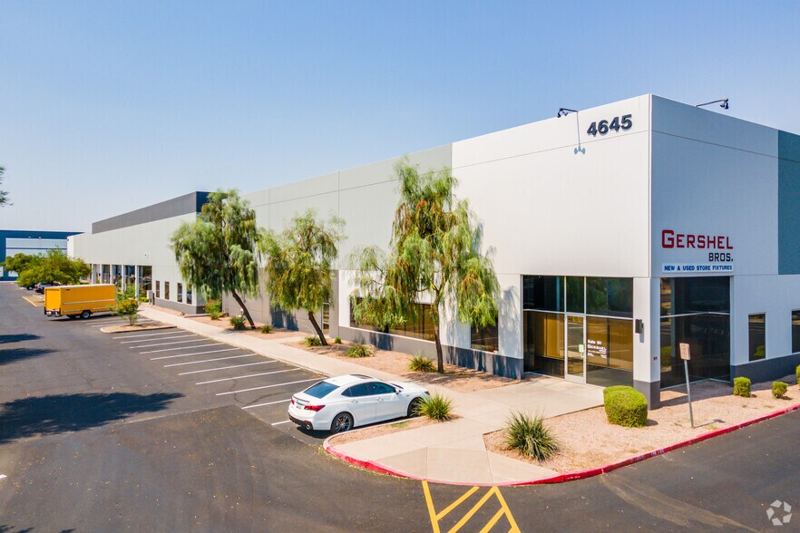 4645 W McDowell Rd, Phoenix, AZ à louer - Photo de l’immeuble – Image 1 sur 6