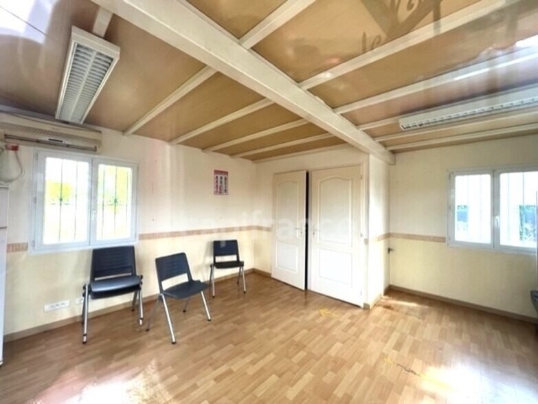 Bureau dans Saintes à vendre - Photo de l’immeuble – Image 3 sur 7