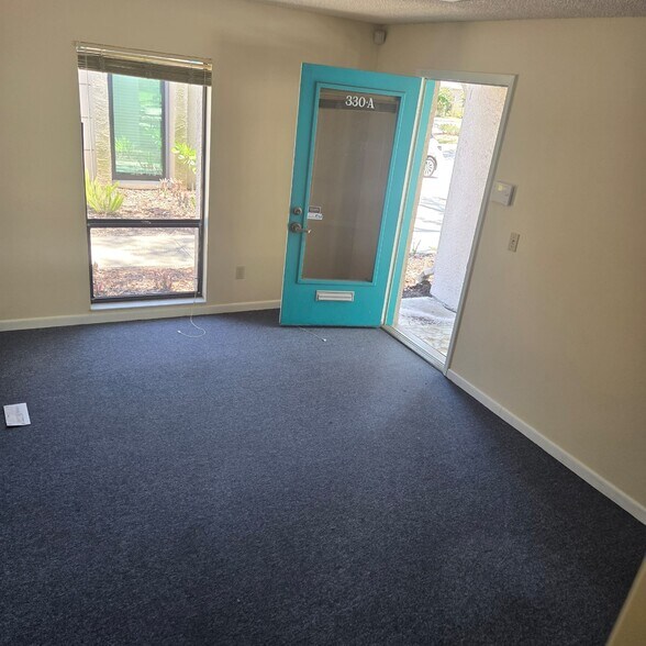 330 W Bearss Ave, Tampa, FL à louer - Photo de l’immeuble – Image 2 sur 5