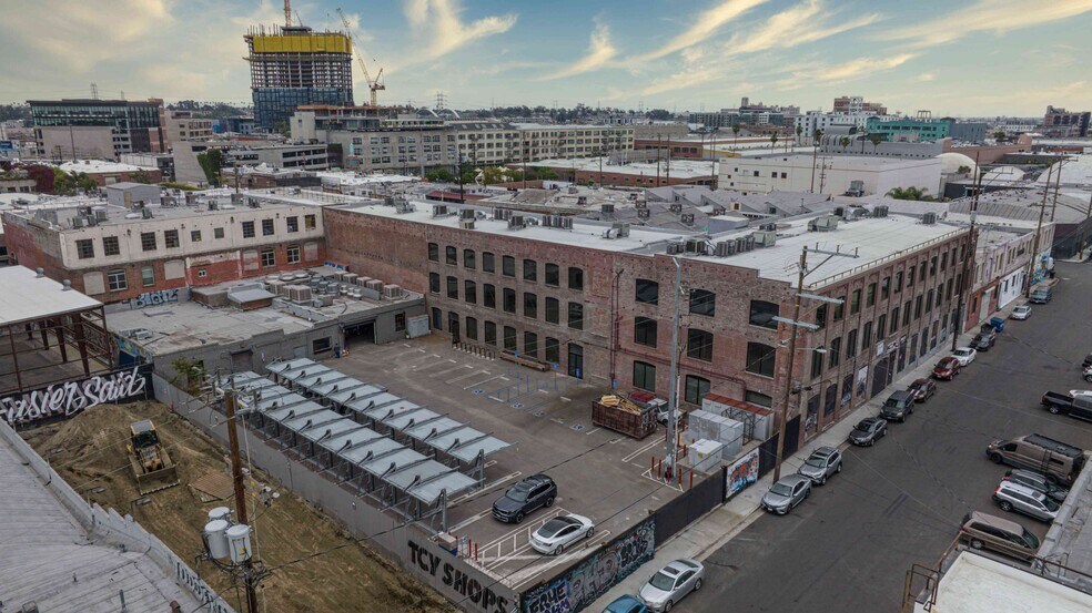 440 Seaton St, Los Angeles, CA à louer - Photo de l’immeuble – Image 1 sur 46