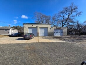 5 Miller Pl, Mastic, NY à louer Photo de l’immeuble– Image 2 sur 8