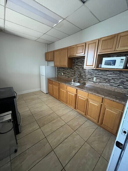 2814-2818 E Allegheny Ave, Philadelphia, PA à louer - Photo intérieure – Image 2 sur 9