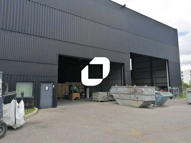 Local d’activités dans Genas à louer - Photo de l’immeuble – Image 2 sur 23